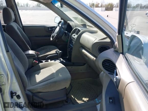 ✅ 2004 Hyundai Santa Fe GLS • VIN: KM8SC13D64U837768 • Lot: 43769846. Listed on IAAI with 147,075 mi. Free auction sales archive from the USA and detailed vehicle history report at DreamBid. Image 5.