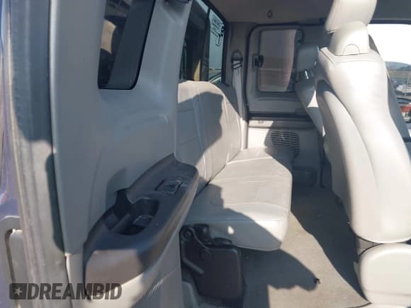 ✅ 2005 Ford F-250 XL • VIN: 1FTSX21P95EC44736 • Lot: 42513511. Listed on IAAI with 119,981 mi. Free auction sales archive from the USA and detailed vehicle history report at DreamBid. Image 8.