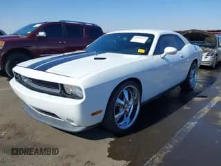 ✅ 2013 Dodge Challenger SXT • VIN: 2C3CDYAG3DH573945 • Lot: 41443472. Wystawiony na IAAI z przebiegiem 149 823 mil. Bezpłatny archiwum sprzedaży aukcyjnych z USA i szczegółowy raport historii pojazdu na DreamBid. Zdjęcie 2.