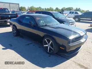 ✅ 2013 Dodge Challenger R/T Classic • VIN: 2C3CDYBT2DH712684 • Lot: 43635988. Wystawiony na IAAI z przebiegiem 118 793 mil. Bezpłatny archiwum sprzedaży aukcyjnych z USA i szczegółowy raport historii pojazdu na DreamBid. Zdjęcie 1.