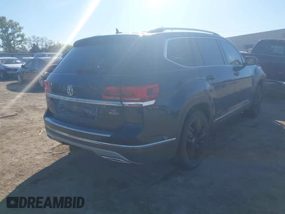 ✅ 2018 Volkswagen Atlas SEL Premium • VIN: 1V2NR2CAXJC526050 • Lot: 43575304. Listed on IAAI with 15,351 mi. Free auction sales archive from the USA and detailed vehicle history report at DreamBid. Image 4.