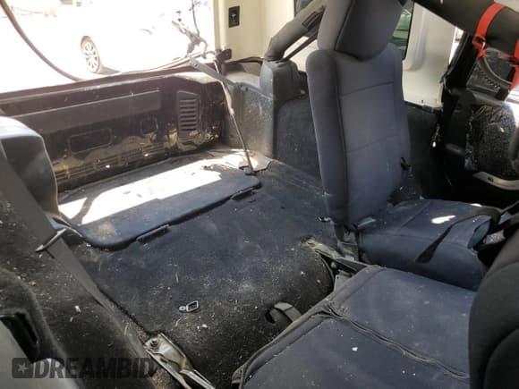 ✅ 2011 Jeep Wrangler Unlimited Sahara • VIN: 1J4BA5H15BL537765 • Лот: 64553855. Опубликован ранее на Copart с пробегом 194 140 миль. Бесплатный доступ к архиву аукционных продаж из США и подробный отчёт об истории автомобиля на DreamBid. Изображение 11.