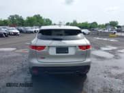 ✅ 2017 Jaguar F-Pace 35t Premium • VIN: SADCJ2BV6HA881652 • Lot: 42230479. Wystawiony na IAAI z przebiegiem 83 721 mil. Bezpłatny archiwum sprzedaży aukcyjnych z USA i szczegółowy raport historii pojazdu na DreamBid. Zdjęcie 17.