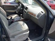 ✅ 2010 Audi Q5 Premium Plus • VIN: WA1LKAFP9AA017080 • Lot: 42879801. Wystawiony na IAAI z przebiegiem Nie podano. Bezpłatny archiwum sprzedaży aukcyjnych z USA i szczegółowy raport historii pojazdu na DreamBid. Zdjęcie 5.