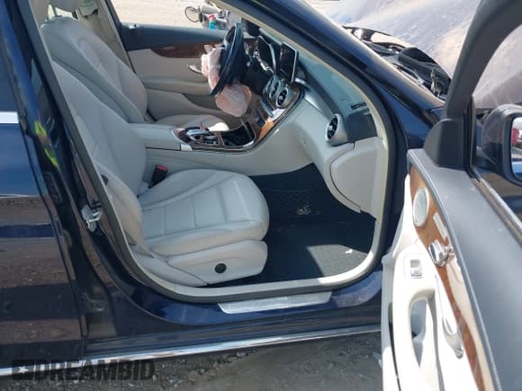 ✅ 2015 Mercedes-Benz C 300 Luxury • VIN: 55SWF4KB1FU063194 • Lot: 43224282. Wystawiony na IAAI z przebiegiem 178 591 mil. Bezpłatny archiwum sprzedaży aukcyjnych z USA i szczegółowy raport historii pojazdu na DreamBid. Zdjęcie 5.