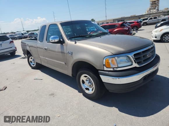 ✅ 2002 Ford F-150 XL • VIN: 1FTRX17W12NA56148 • Лот: 70136255. Опубликован ранее на Copart с пробегом 57 214 миль. Бесплатный доступ к архиву аукционных продаж из США и подробный отчёт об истории автомобиля на DreamBid. Изображение 4.