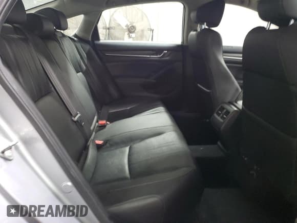 ✅ 2019 Honda Accord EX-L • VIN: 1HGCV1F58KA148922 • Лот: 92236135. Опубликован ранее на Copart с пробегом 71 332 миль. Бесплатный доступ к архиву аукционных продаж из США и подробный отчёт об истории автомобиля на DreamBid. Изображение 10.