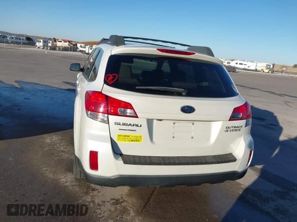 ✅ 2011 Subaru Outback Premium • VIN: 4S4BRCGC9B3386687 • Lot: 43674430. Listed on IAAI with 84,725 mi. Free auction sales archive from the USA and detailed vehicle history report at DreamBid. Image 17.