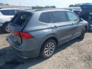 ✅ 2019 Volkswagen Tiguan S • VIN: 3VV1B7AX4KM085980 • Lot: 42156717. Wystawiony na IAAI z przebiegiem 103 104 mil. Bezpłatny archiwum sprzedaży aukcyjnych z USA i szczegółowy raport historii pojazdu na DreamBid. Zdjęcie 4.