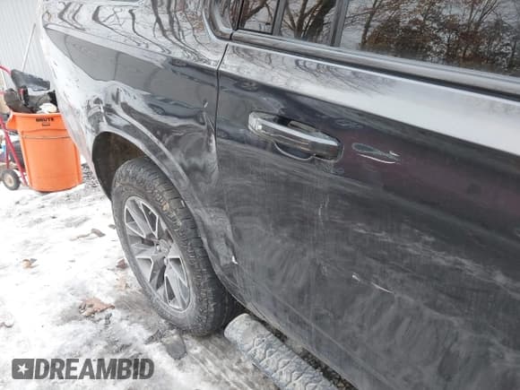 ✅ 2023 Chevrolet Suburban • VIN: 1GNSKDKL7PR559141 • Лот: 41444607. Опубликован ранее на IAAI с пробегом 59 087 миль. Бесплатный доступ к архиву аукционных продаж из США и подробный отчёт об истории автомобиля на DreamBid. Изображение 19.