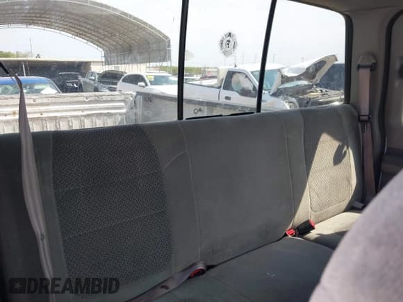 ✅ 2001 Ford F-250 XL • VIN: 1FTNX21F51EC38043 • Lot: 43021837. Listed on IAAI with 268,148 mi. Free auction sales archive from the USA and detailed vehicle history report at DreamBid. Image 8.