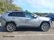 ✅ 2023 Toyota RAV4 XLE Premium • VIN: 2T3A1RFV9PW337698 • Lot: 43349377. Wystawiony na IAAI z przebiegiem 25 430 mil. Bezpłatny archiwum sprzedaży aukcyjnych z USA i szczegółowy raport historii pojazdu na DreamBid. Zdjęcie 13.