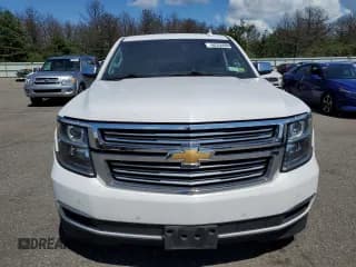 ✅ 2019 Chevrolet Suburban Premier • VIN: 1GNSKJKJ7KR339570 • Lot: 60350984. Wystawiony na Copart z przebiegiem 114 689 mil. Bezpłatny archiwum sprzedaży aukcyjnych z USA i szczegółowy raport historii pojazdu na DreamBid. Zdjęcie 5.