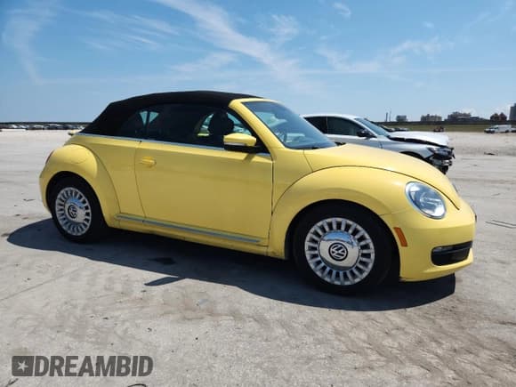 ✅ 2014 Volkswagen Beetle 1.8T • VIN: 3VW517AT2EM821400 • Лот: 81456155. Опубликован ранее на Copart с пробегом 77 844 миль. Бесплатный доступ к архиву аукционных продаж из США и подробный отчёт об истории автомобиля на DreamBid. Изображение 4.