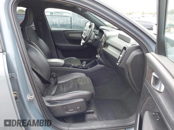 ✅ 2021 Volvo XC40 R-Design • VIN: YV4162UM7M2446598 • Лот: 43425499. Опубликован ранее на IAAI с пробегом 45 243 миль. Бесплатный доступ к архиву аукционных продаж из США и подробный отчёт об истории автомобиля на DreamBid. Изображение 5.