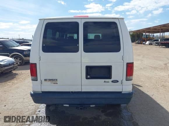 ✅ 2009 Ford Econoline Passenger XL • VIN: 1FBNE31L49DA93066 • Лот: 41858130. Опубликован ранее на IAAI с пробегом 208 427 миль. Бесплатный доступ к архиву аукционных продаж из США и подробный отчёт об истории автомобиля на DreamBid. Изображение 16.
