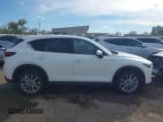 ✅ 2019 Mazda CX-5 Grand Touring • VIN: JM3KFADM1K1677914 • Лот: 43627333. Опубликован ранее на IAAI с пробегом 109 565 миль. Бесплатный доступ к архиву аукционных продаж из США и подробный отчёт об истории автомобиля на DreamBid. Изображение 14.