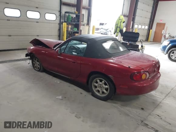 ✅ 2001 Mazda MX-5 Miata • VIN: JM1NB353X10215794 • Lot: 42092359. Listed on IAAI with 121,684 mi. Free auction sales archive from the USA and detailed vehicle history report at DreamBid. Image 3.