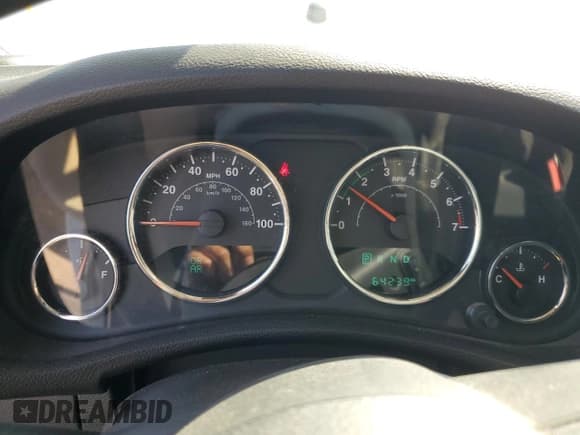 ✅ 2017 Jeep Wrangler Sahara • VIN: 1C4AJWBG0HL525164 • Lot: 71090505. Wystawiony na Copart z przebiegiem 64 239 mil. Bezpłatny archiwum sprzedaży aukcyjnych z USA i szczegółowy raport historii pojazdu na DreamBid. Zdjęcie 9.