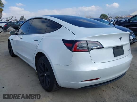 ✅ 2021 Tesla Model 3 Long Range • VIN: 5YJ3E1EB4MF010097 • Lot: 41546083. Wystawiony na IAAI z przebiegiem 128 710 mil. Bezpłatny archiwum sprzedaży aukcyjnych z USA i szczegółowy raport historii pojazdu na DreamBid. Zdjęcie 3.