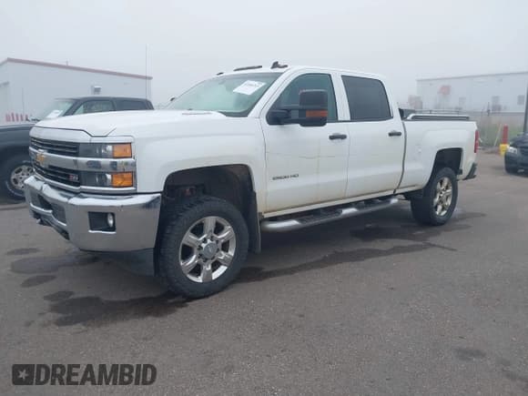 ✅ 2015 Chevrolet Silverado 2500HD LT • VIN: 1GC1KVE84FF170975 • Lot: 43166213. Listed on IAAI with 197,747 mi. Free auction sales archive from the USA and detailed vehicle history report at DreamBid. Image 17.