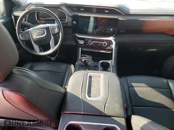 ✅ 2022 GMC Sierra 1500 • VIN: 3GTUUGET3NG636724 • Lot: 83799405. Wystawiony na Copart z przebiegiem Nie podano. Bezpłatny archiwum sprzedaży aukcyjnych z USA i szczegółowy raport historii pojazdu na DreamBid. Zdjęcie 8.