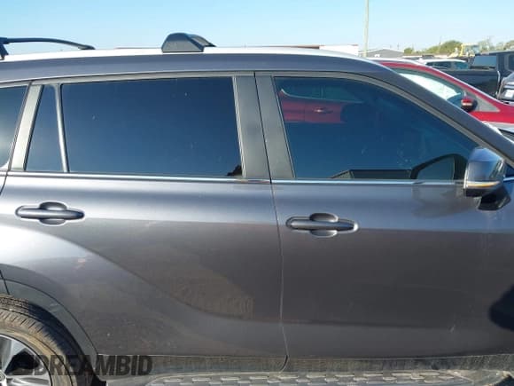 ✅ 2023 Toyota Highlander Hybrid XLE • VIN: 5TDKARAH5PS526081 • Lot: 43303005. Listed on IAAI with 22,935 mi. Free auction sales archive from the USA and detailed vehicle history report at DreamBid. Image 13.