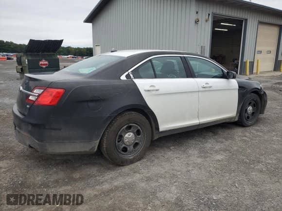 ✅ 2014 Ford Police Interceptor • VIN: 1FAHP2MK0EG148451 • Lot: 69101515. Wystawiony na Copart z przebiegiem 192 918 mil. Bezpłatny archiwum sprzedaży aukcyjnych z USA i szczegółowy raport historii pojazdu na DreamBid. Zdjęcie 3.