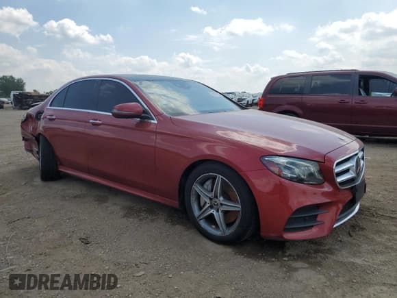 ✅ 2017 Mercedes-Benz E 300 Luxury • VIN: WDDZF4KB8HA252408 • Лот: 68177615. Опубликован ранее на Copart с пробегом 96 970 миль. Бесплатный доступ к архиву аукционных продаж из США и подробный отчёт об истории автомобиля на DreamBid. Изображение 4.
