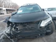 ✅ 2017 Nissan Rogue SL • VIN: 5N1AT2MV3HC765240 • Lot: 43917620. Wystawiony na IAAI z przebiegiem 73 664 mil. Bezpłatny archiwum sprzedaży aukcyjnych z USA i szczegółowy raport historii pojazdu na DreamBid. Zdjęcie 12.