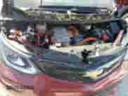 2018 Chevrolet Bolt EV Premier z VIN 1G1FX6S00J4141241, wystawiony jako Copart lot #49988453 z przebiegiem 44 112 mil mil oraz . Historia ofert i sprzedaży dostępna na DreamBid. Obrazek 7.