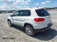 ✅ 2013 Volkswagen Tiguan S • VIN: WVGAV3AXXDW572100 • Lot: 43027712. Wystawiony na IAAI z przebiegiem 214 431 mil. Bezpłatny archiwum sprzedaży aukcyjnych z USA i szczegółowy raport historii pojazdu na DreamBid. Zdjęcie 3.