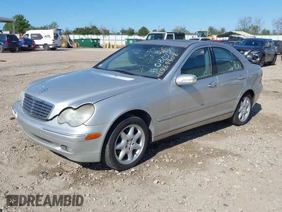 ✅ 2001 Mercedes-Benz C 230/260/280/320 • VIN: WDBRF61J71F080734 • Lot: 41869908. Wystawiony na IAAI z przebiegiem 274 574 mil. Bezpłatny archiwum sprzedaży aukcyjnych z USA i szczegółowy raport historii pojazdu na DreamBid. Zdjęcie 2.