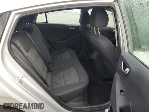 ✅ 2018 Hyundai Ioniq Blue • VIN: KMHC65LC4JU073571 • Lot: 46616105. Wystawiony na Copart z przebiegiem 75 213 mil. Bezpłatny archiwum sprzedaży aukcyjnych z USA i szczegółowy raport historii pojazdu na DreamBid. Zdjęcie 10.