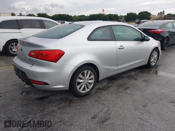 ✅ 2015 Kia Forte EX • VIN: KNAFX6A8XF5297204 • Lot: 43256827. Wystawiony na IAAI z przebiegiem 143 310 mil. Bezpłatny archiwum sprzedaży aukcyjnych z USA i szczegółowy raport historii pojazdu na DreamBid. Zdjęcie 4.