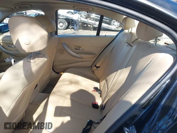 ✅ 2016 BMW 3 Series 320i xDrive • VIN: WBA8E5G5XGNT94622 • Lot: 41580890. Listed on IAAI with 124,086 mi. Free auction sales archive from the USA and detailed vehicle history report at DreamBid. Image 8.