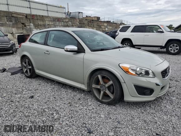 ✅ 2011 Volvo C30 • VIN: YV1672MK2B2209240 • Лот: 81960985. Опубликован ранее на Copart с пробегом 105 998 миль. Бесплатный доступ к архиву аукционных продаж из США и подробный отчёт об истории автомобиля на DreamBid. Изображение 4.