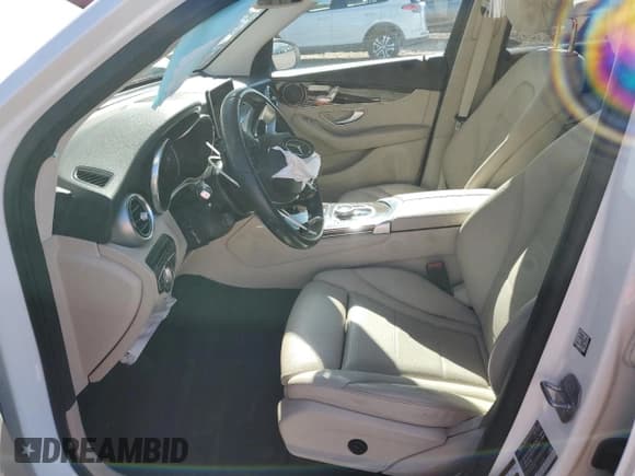 ✅ 2019 Mercedes-Benz GLC 300 • VIN: WDC0G4JB7KV128058 • Lot: 61676715. Wystawiony na Copart z przebiegiem 86 346 mil. Bezpłatny archiwum sprzedaży aukcyjnych z USA i szczegółowy raport historii pojazdu na DreamBid. Zdjęcie 7.