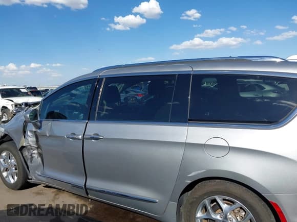 ✅ 2019 Chrysler Pacifica Limited • VIN: 2C4RC1GG4KR552357 • Lot: 43189981. Wystawiony na IAAI z przebiegiem 42 927 mil. Bezpłatny archiwum sprzedaży aukcyjnych z USA i szczegółowy raport historii pojazdu na DreamBid. Zdjęcie 14.