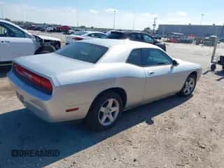 ✅ 2010 Dodge Challenger SE • VIN: 2B3CJ4DV3AH322363 • Лот: 43552560. Размещён на IAAI с пробегом 168 371 миль миль. Получите бесплатный доступ к архиву аукционных продаж из США и посмотрите подробный отчёт об истории автомобиля на DreamBid. Изображение 4.