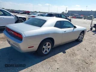 ✅ 2010 Dodge Challenger SE • VIN: 2B3CJ4DV3AH322363 • Lot: 43552560. Wystawiony na IAAI z przebiegiem 168 371 mil. Bezpłatny archiwum sprzedaży aukcyjnych z USA i szczegółowy raport historii pojazdu na DreamBid. Zdjęcie 4.