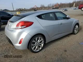 ✅ 2015 Hyundai Veloster • VIN: KMHTC6AD9FU230707 • Lot: 81276284. Wystawiony na Copart z przebiegiem 54 324 mil. Bezpłatny archiwum sprzedaży aukcyjnych z USA i szczegółowy raport historii pojazdu na DreamBid. Zdjęcie 3.