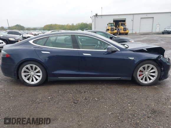 ✅ 2014 Tesla Model S P85D • VIN: 5YJSA1H25EFP64940 • Lot: 43307347. Wystawiony na IAAI z przebiegiem 132 802 mil. Bezpłatny archiwum sprzedaży aukcyjnych z USA i szczegółowy raport historii pojazdu na DreamBid. Zdjęcie 13.