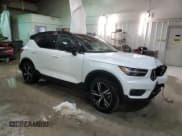 ✅ 2022 Volvo XC40 R-Design • VIN: YV4162UM8N2740626 • Lot: 37600343. Listed on Copart with 9,780 mi. Free auction sales archive from the USA and detailed vehicle history report at DreamBid. Image 4.