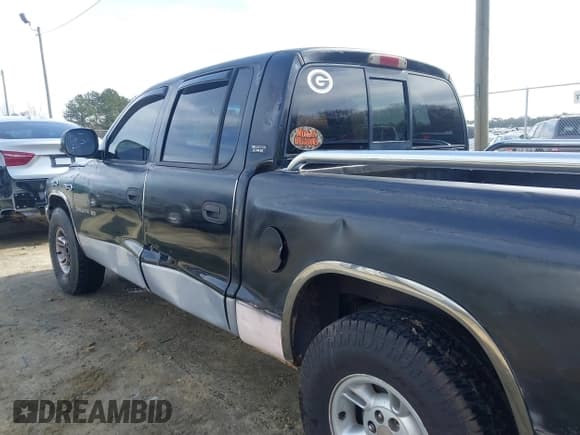 ✅ 2000 Dodge Dakota Sport • VIN: 1B7GL2AX8YS790208 • Lot: 41613640. Wystawiony na IAAI z przebiegiem 365 198 mil. Bezpłatny archiwum sprzedaży aukcyjnych z USA i szczegółowy raport historii pojazdu na DreamBid. Zdjęcie 18.