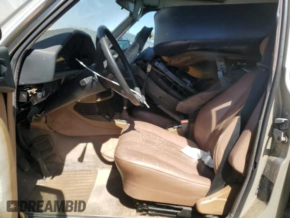 ✅ 1986 BMW 5 Series • VIN: WBADK7300G9652328 • Lot: 63927215. Wystawiony na Copart z przebiegiem 169 552 mil. Bezpłatny archiwum sprzedaży aukcyjnych z USA i szczegółowy raport historii pojazdu na DreamBid. Zdjęcie 7.