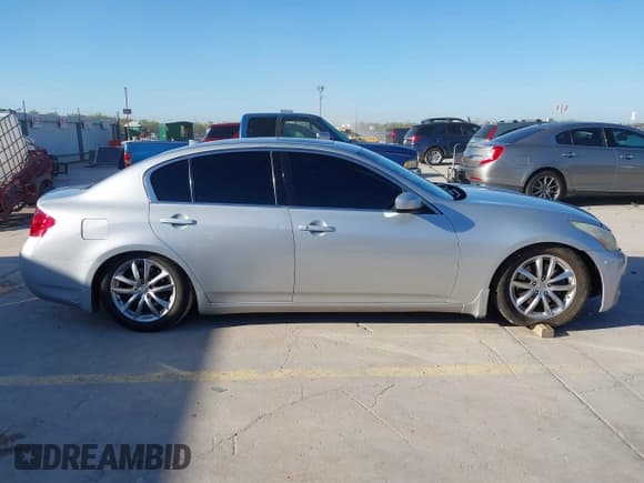 ✅ 2009 Infiniti G37 Journey • VIN: JNKCV61E49M305775 • Лот: 43623486. Опубликован ранее на IAAI с пробегом 141 747 миль. Бесплатный доступ к архиву аукционных продаж из США и подробный отчёт об истории автомобиля на DreamBid. Изображение 13.