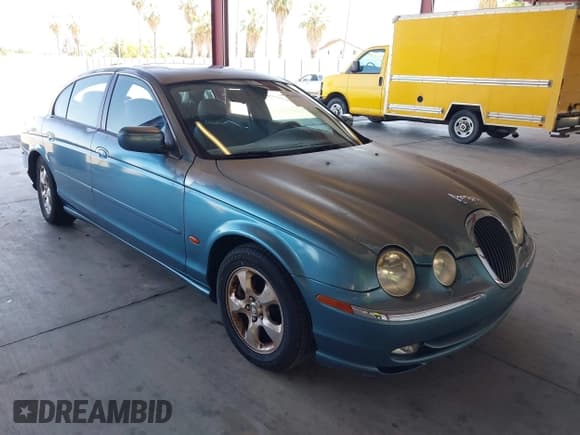 ✅ 2000 Jaguar S-Type V6 • VIN: SAJDA01C0YFL17438 • Lot: 42469970. Listed on IAAI with 171,150 mi. Free auction sales archive from the USA and detailed vehicle history report at DreamBid. Image 1.