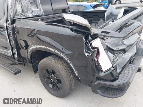 ✅ 2025 Chevrolet Silverado 1500 High Country • VIN: 1GCUKJE81SZ153131 • Lot: 41597428. Listed on IAAI with 3,032 mi. Free auction sales archive from the USA and detailed vehicle history report at DreamBid. Image 6.