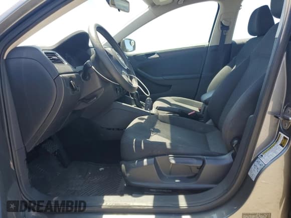 ✅ 2013 Volkswagen Jetta S • VIN: 3VW2K7AJ6DM301214 • Lot: 67467265. Wystawiony na Copart z przebiegiem 124 220 mil. Bezpłatny archiwum sprzedaży aukcyjnych z USA i szczegółowy raport historii pojazdu na DreamBid. Zdjęcie 7.